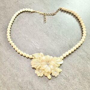 Vintage Avon Elegant Faux Frosted Floral Pearl Statement Necklace